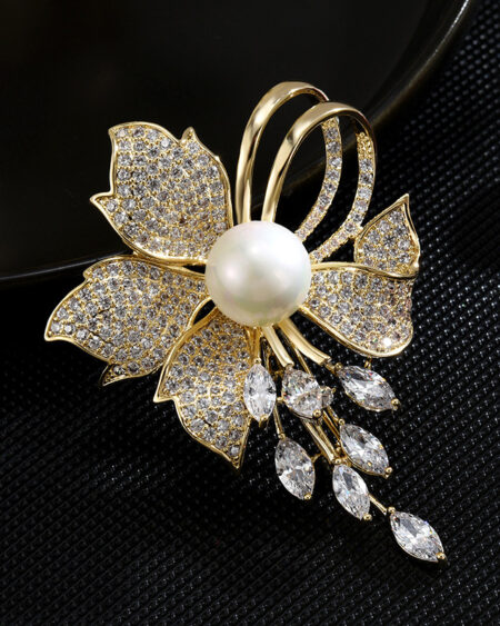 Freshwater pearl flower brooch corsage