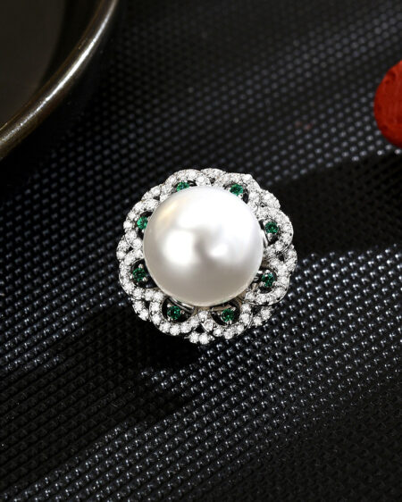Pearl round magnetic brooch corsage