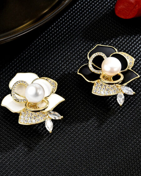Freshwater pearl camellia magnetic brooch corsage