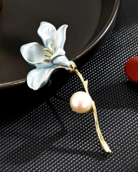 Magnolia Brooch with Freshwater Pearl