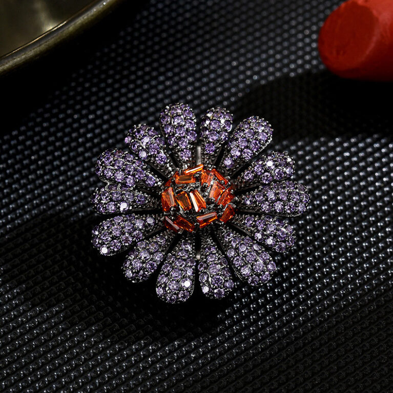 Daisy Magnetic Clasp Brooch with Diamond and Purple Zircon